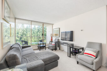 #905 - 2004 Fullerton Avenue